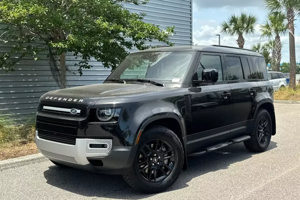 2025 Land Rover Defender 110 S photo 1