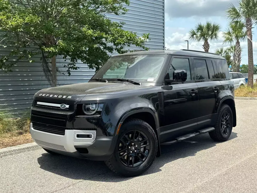 2025 Land Rover Defender 110 S photo 1