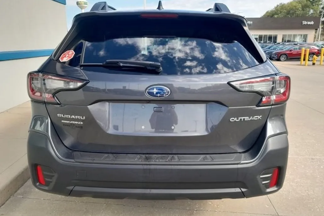 2021 Subaru Outback Premium photo 1