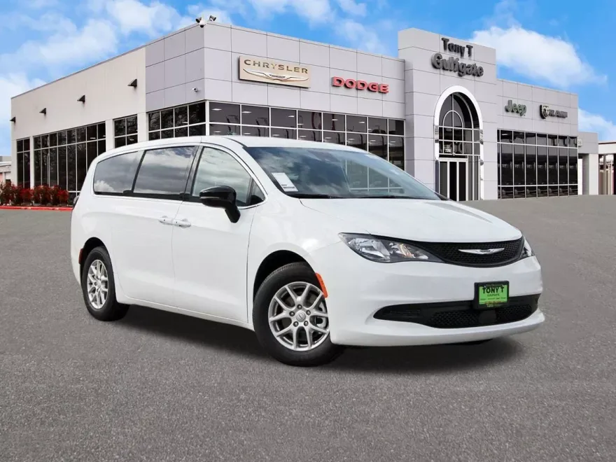 2025 Chrysler Voyager LX photo 1