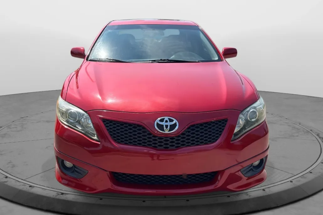 2011 Toyota Camry SE photo 1