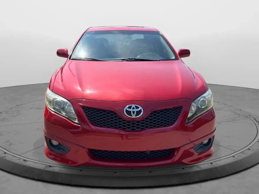 2011 Toyota Camry SE photo 1