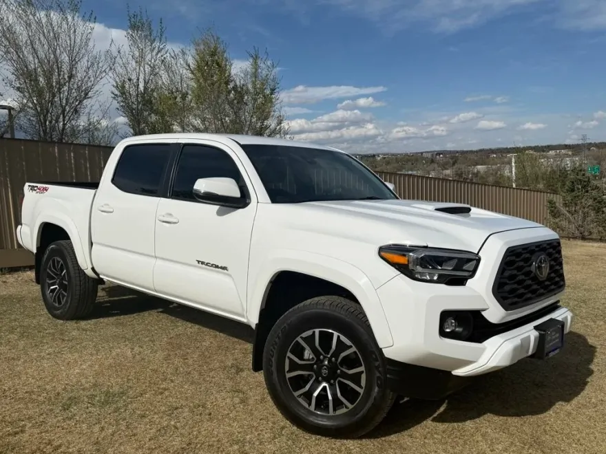 2023 Toyota Tacoma TRD Sport photo 1
