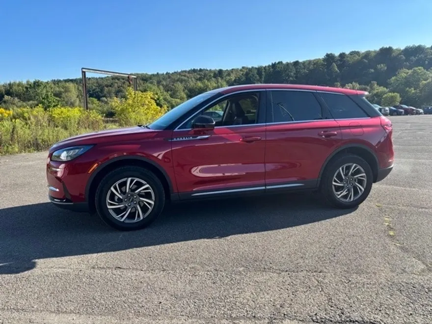 2023 Lincoln Corsair Standard photo 1