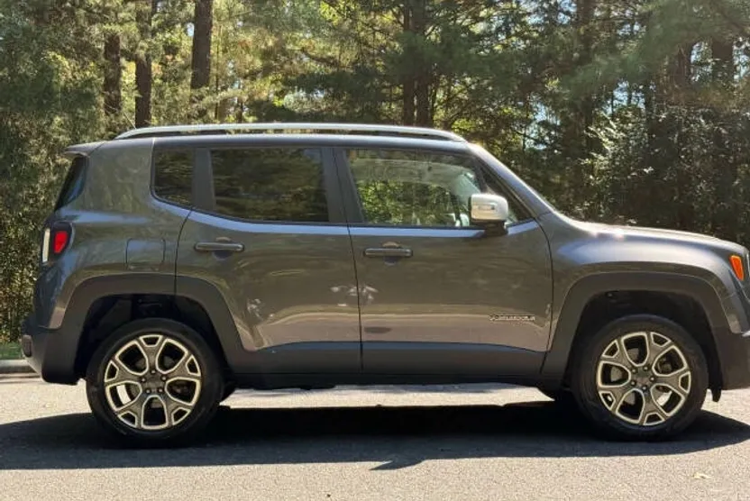 2017 Jeep Renegade Limited photo 1