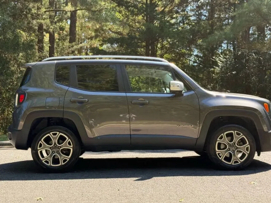 2017 Jeep Renegade Limited photo 1
