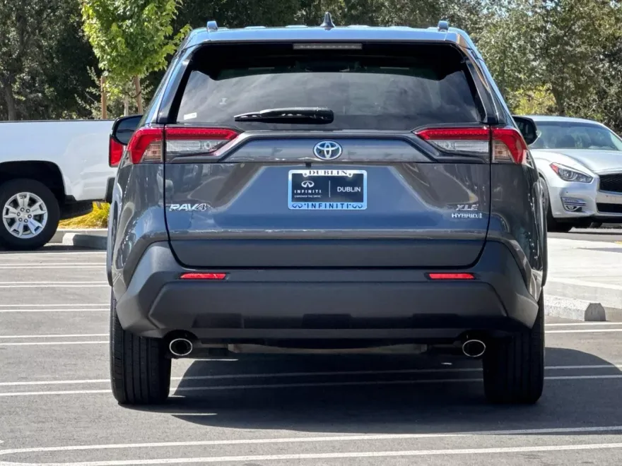 2022 Toyota RAV4 Hybrid XLE Premium photo 1