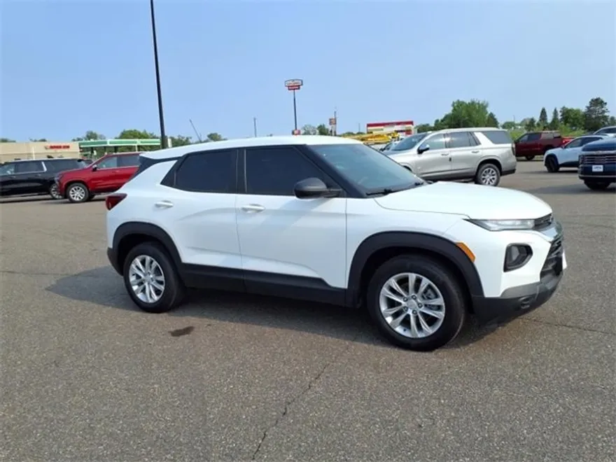 2023 Chevrolet Trailblazer LS photo 1