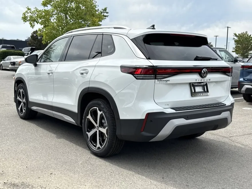 2025 Volkswagen Tiguan SE photo 1