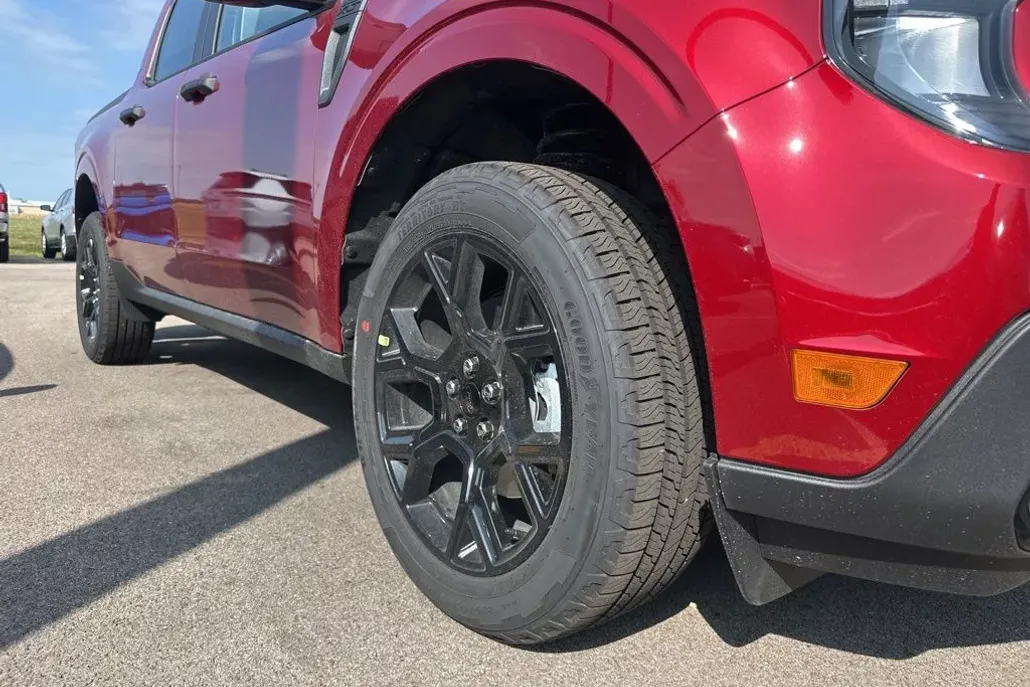 2025 Ford Maverick XLT photo 1