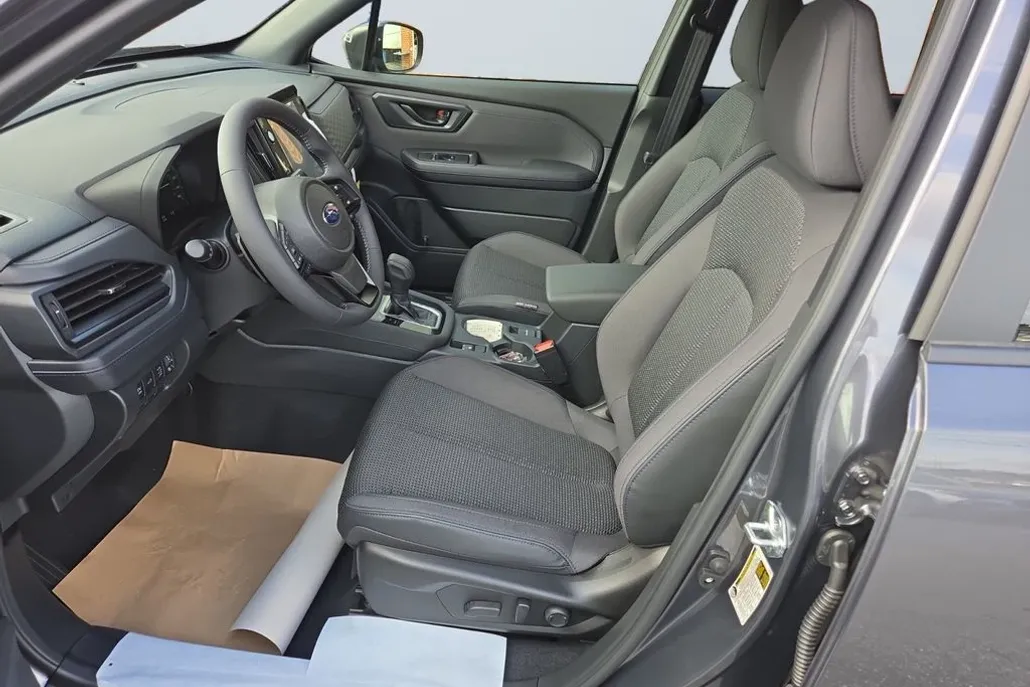 2025 Subaru Forester Premium photo 1