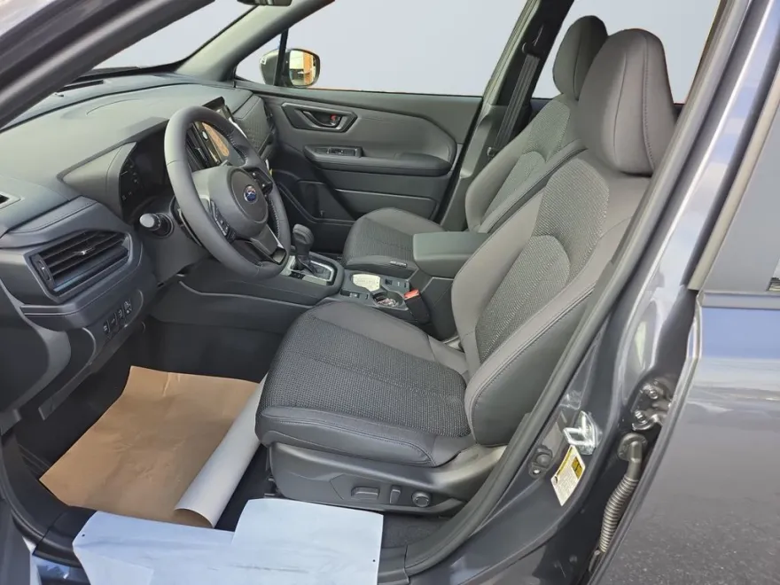 2025 Subaru Forester Premium photo 1