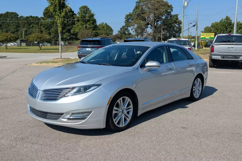 2016 Lincoln MKZ Base photo 1