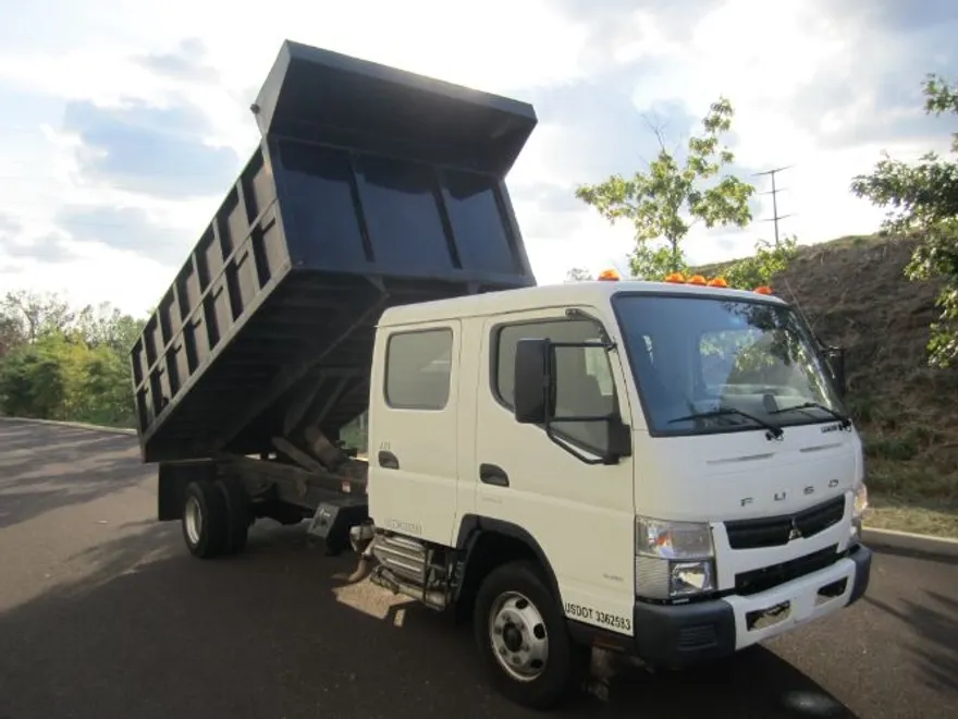 2017 Mitsubishi Fuso FEC72W photo 1