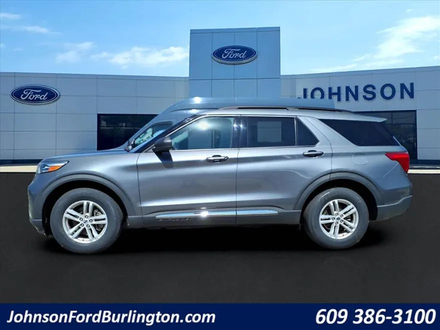2022 Ford Explorer XLT photo 1