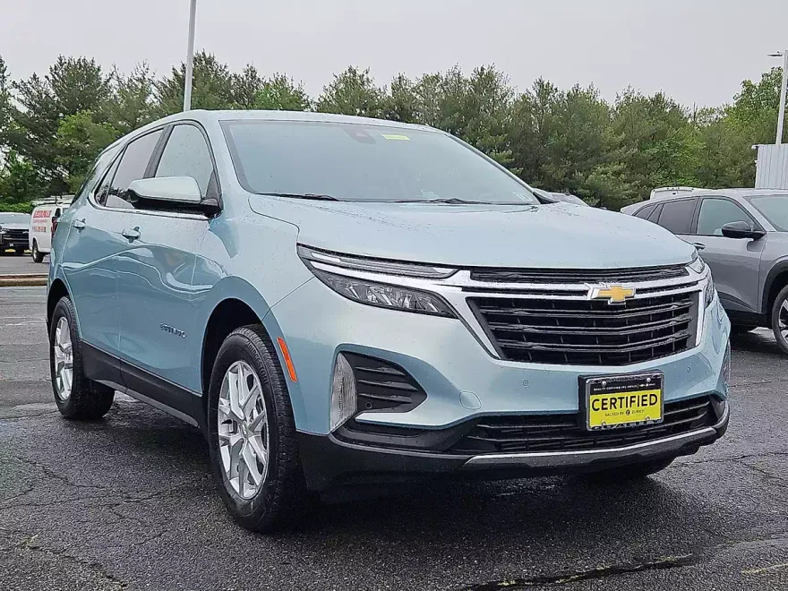 2022 Chevrolet Equinox LT photo 1