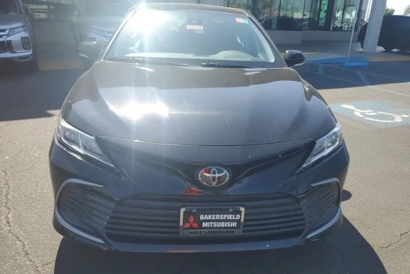 2023 Toyota Camry LE photo 1