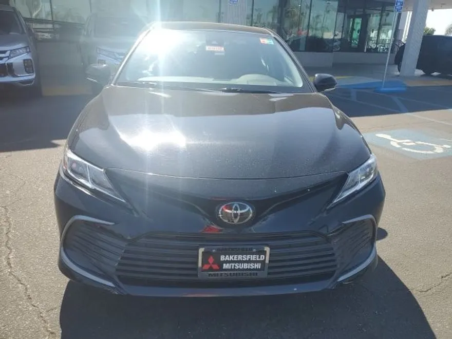 2023 Toyota Camry LE photo 1