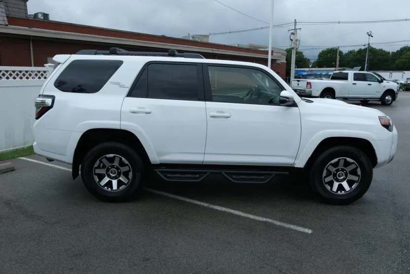 2024 Toyota 4Runner TRD Off-Road Premium photo 1