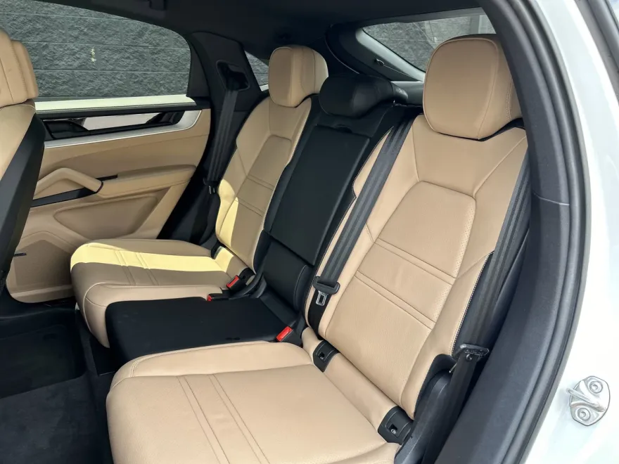 2025 Porsche Cayenne S Coupe photo 1