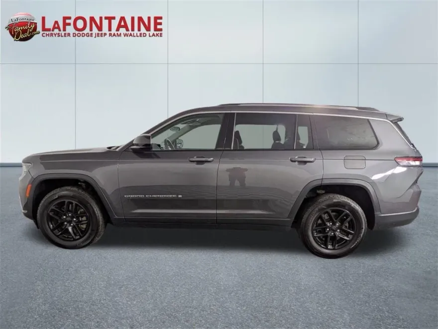 2023 Jeep Grand Cherokee Laredo photo 1