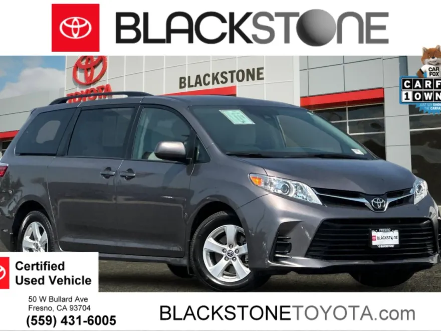 2020 Toyota Sienna LE photo 1