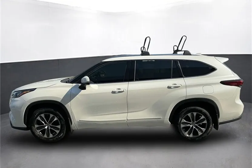 2020 Toyota Highlander XLE photo 1