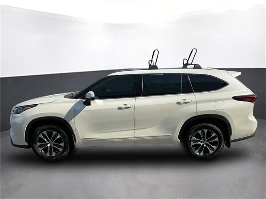 2020 Toyota Highlander XLE photo 1