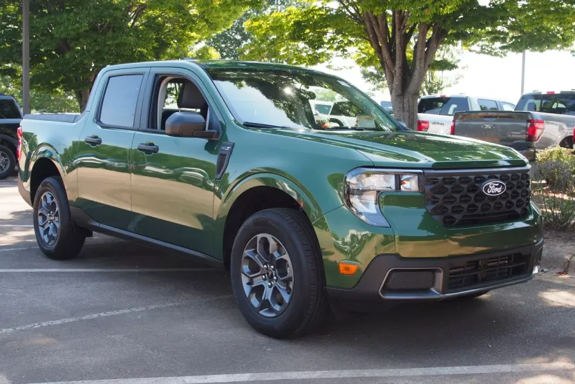 2025 Ford Maverick XLT photo 1