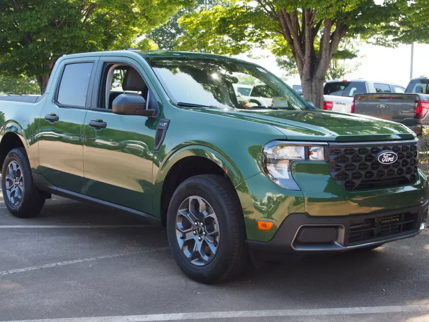 2025 Ford Maverick XLT photo 1