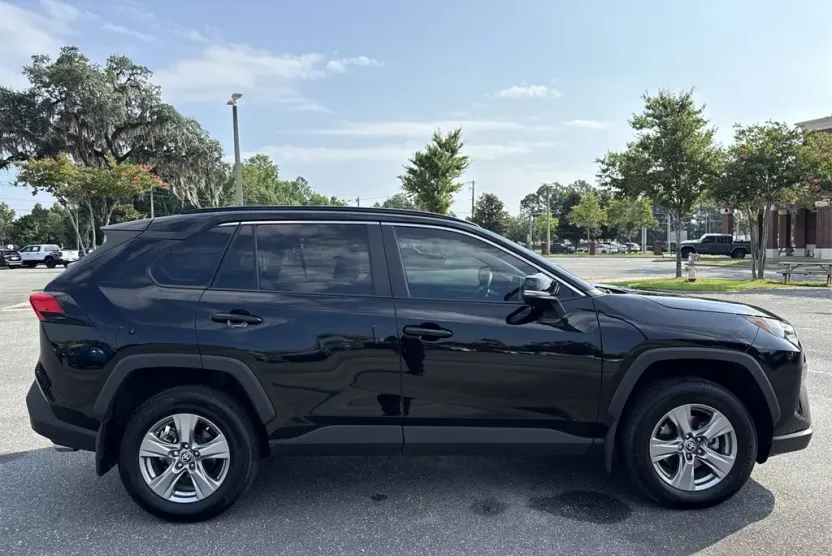 2024 Toyota RAV4 XLE photo 1