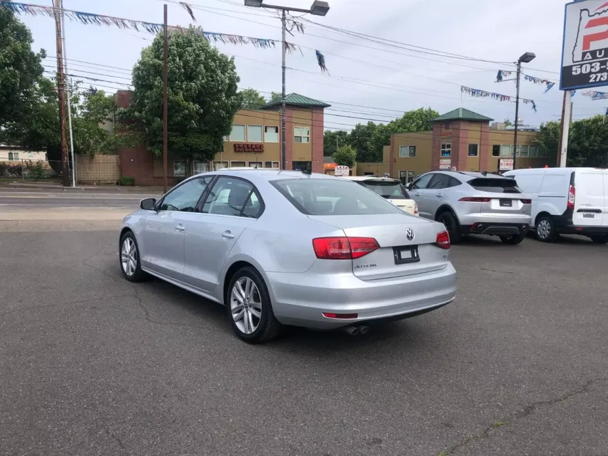 2015 Volkswagen Jetta TDI SEL photo 1