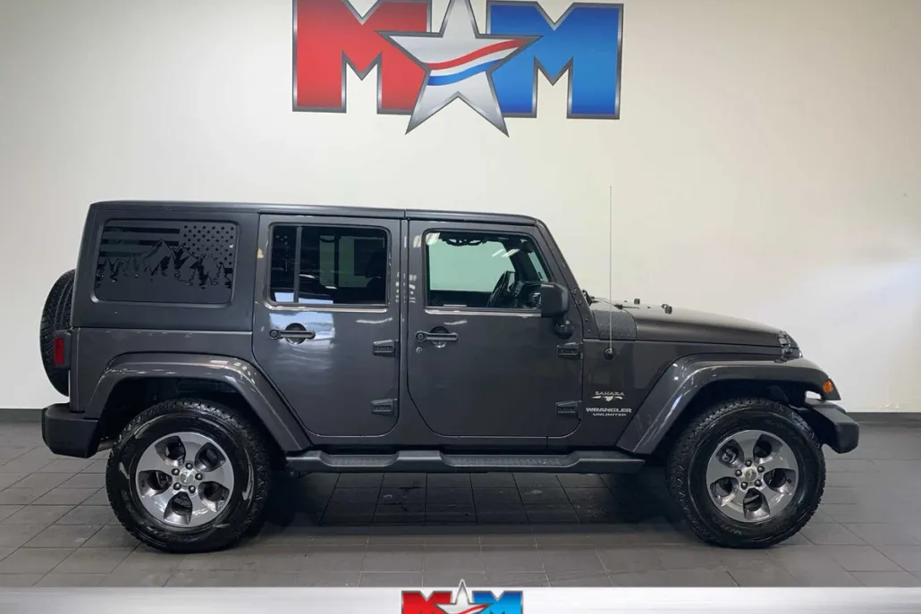 2016 Jeep Wrangler Unlimited Sahara photo 1