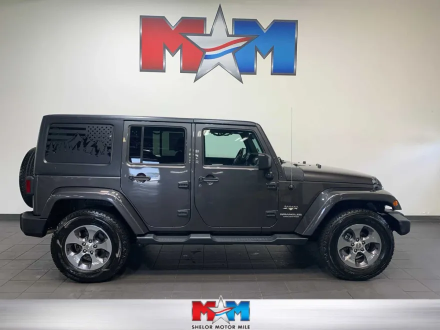 2016 Jeep Wrangler Unlimited Sahara photo 1
