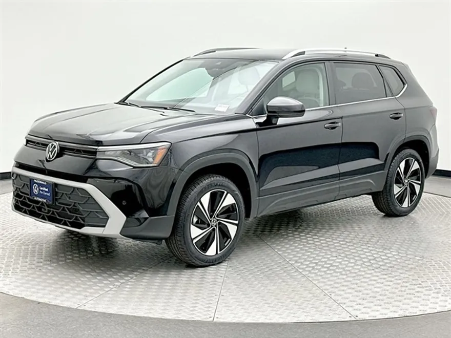 2025 Volkswagen Taos SE photo 1