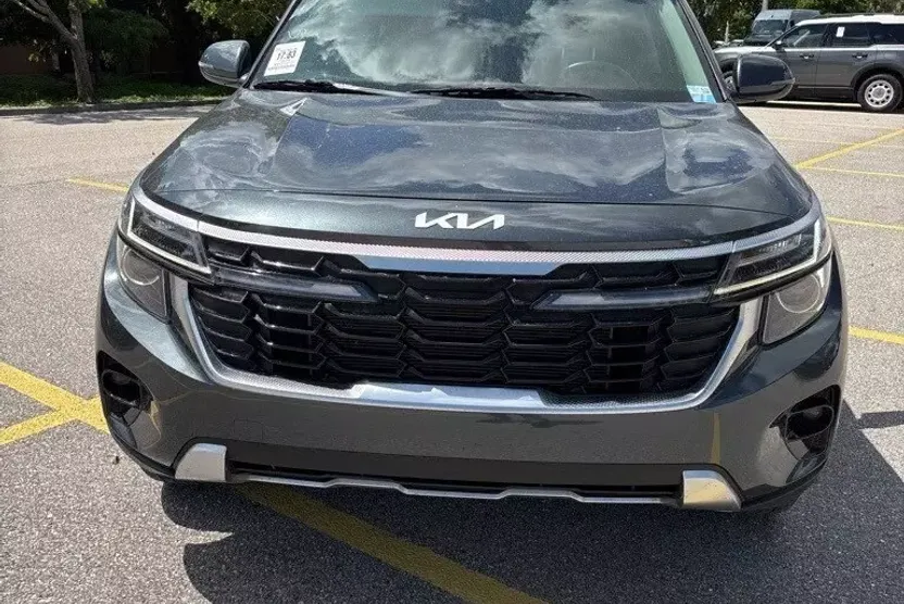 2024 Kia Seltos EX photo 1