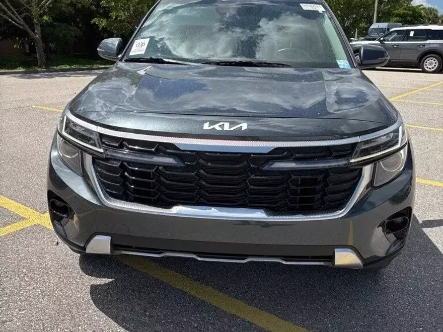2024 Kia Seltos EX photo 1
