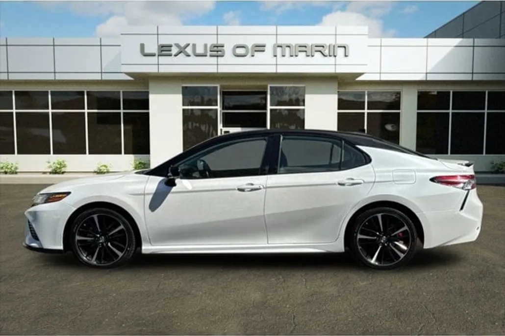 2019 Toyota Camry XSE photo 1