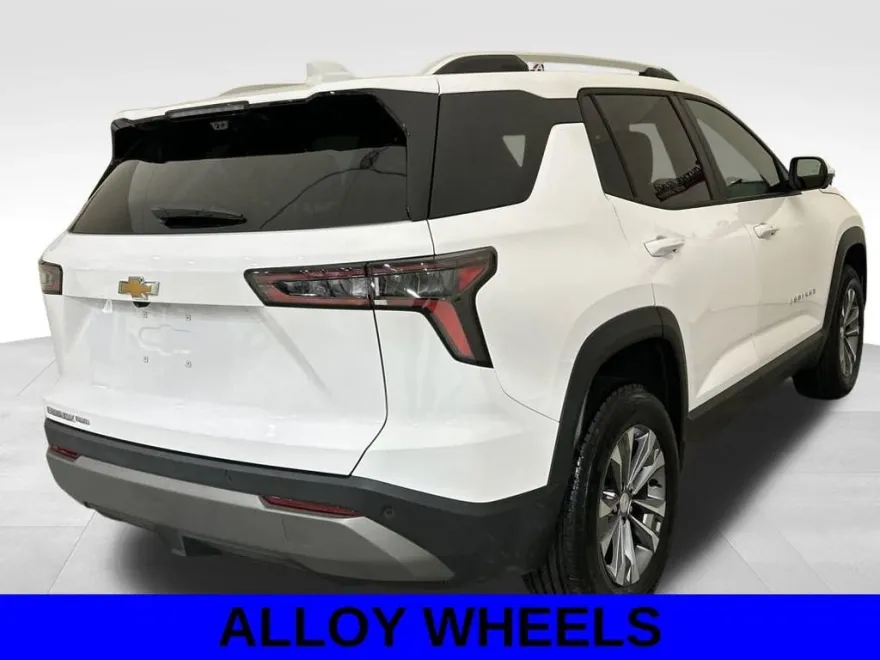 2025 Chevrolet Equinox LT photo 1