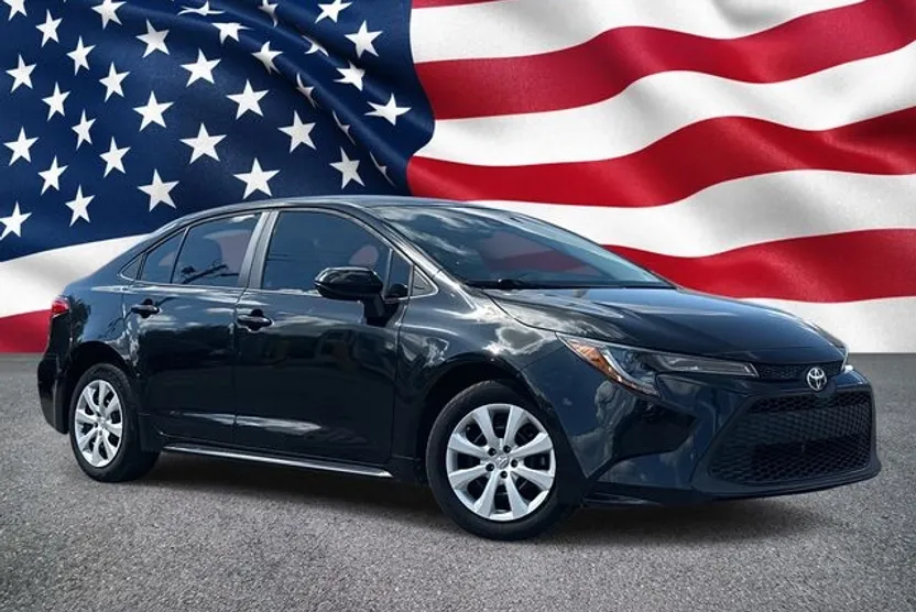 2022 Toyota Corolla LE photo 1