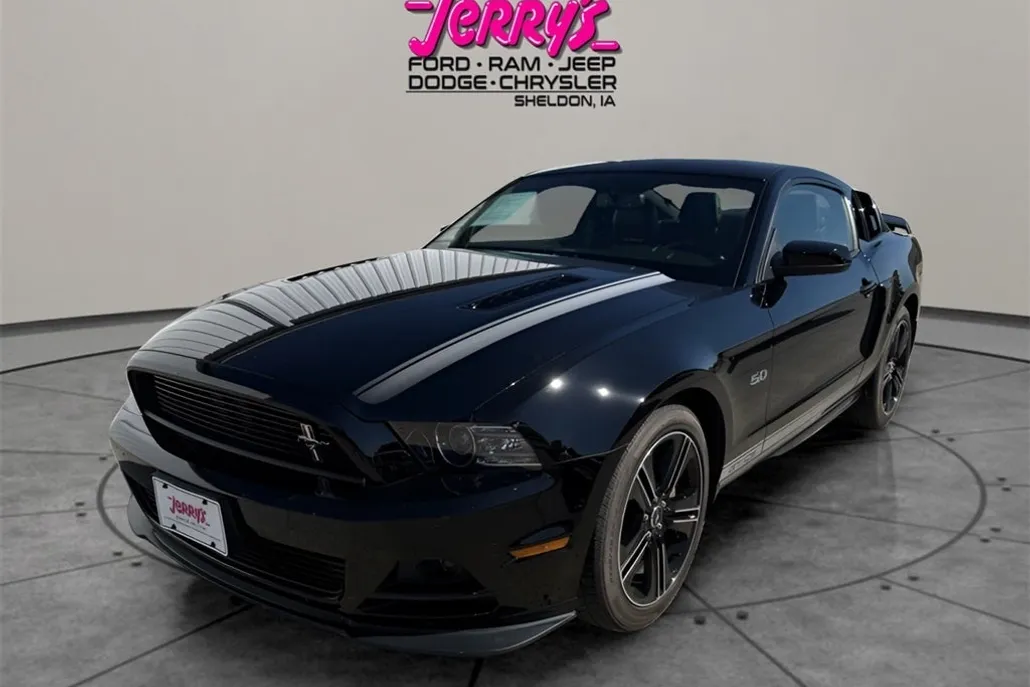 2013 Ford Mustang GT Premium photo 1
