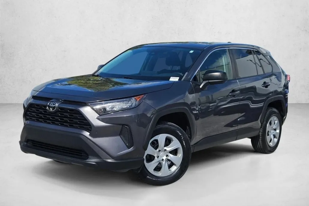 2022 Toyota RAV4 LE photo 1