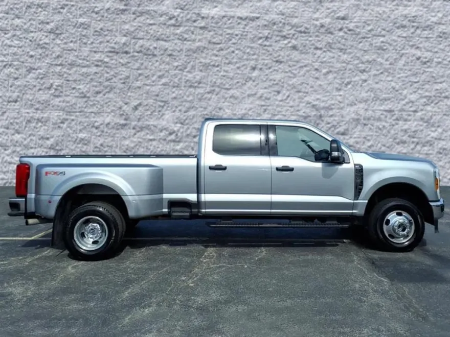 2024 Ford F-350 XLT photo 1