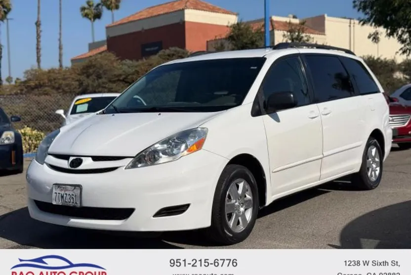 2008 Toyota Sienna LE photo 1