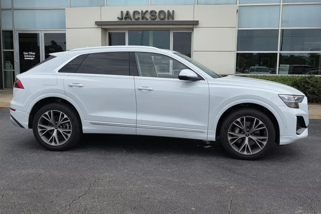 2025 Audi Q8 55 Premium Plus photo 1