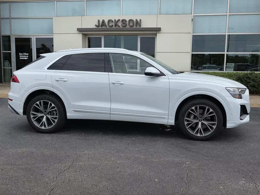 2025 Audi Q8 55 Premium Plus photo 1