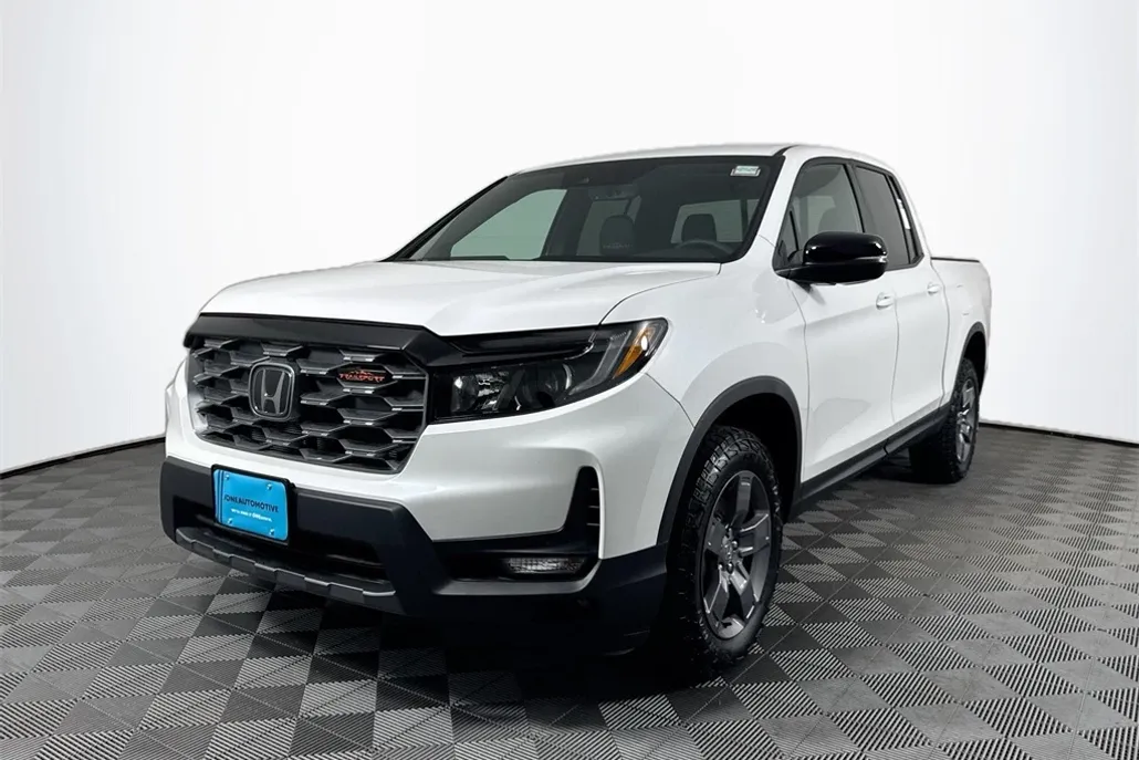 2025 Honda Ridgeline TrailSport photo 1