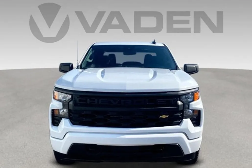 2025 Chevrolet Silverado 1500 Custom photo 1