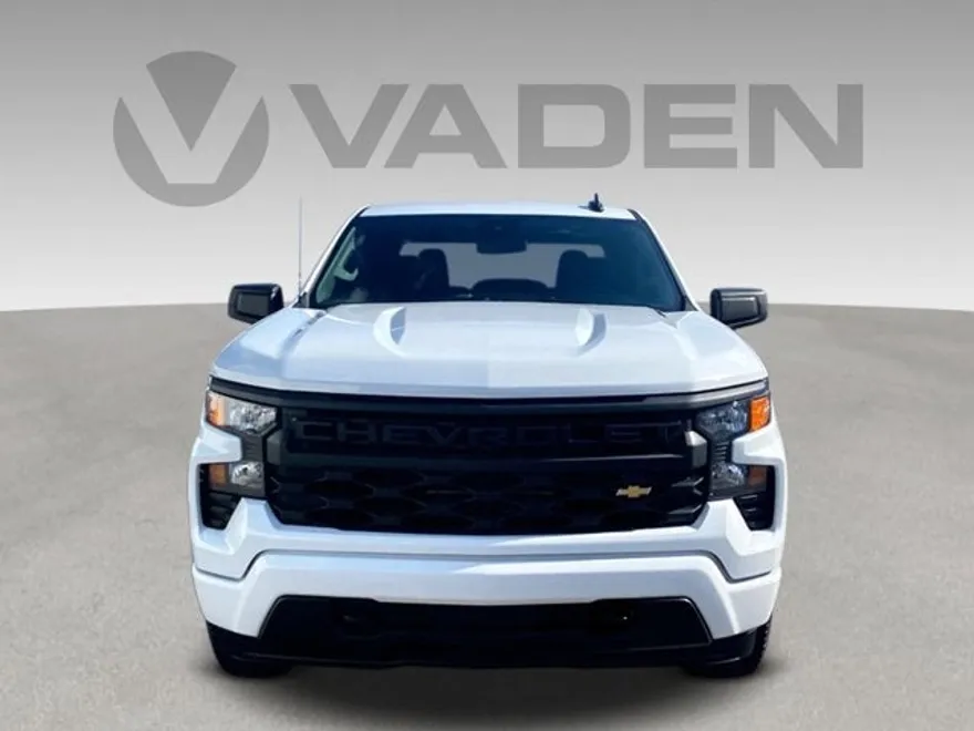 2025 Chevrolet Silverado 1500 Custom photo 1