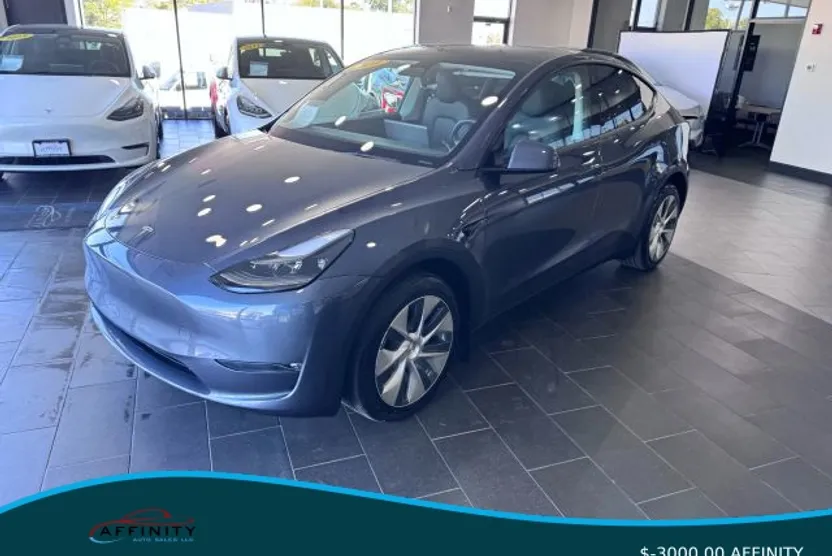 2023 Tesla Model Y Long Range photo 1